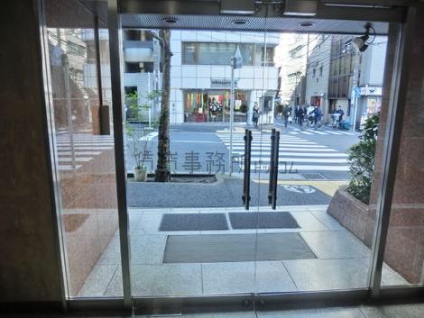 ガラス扉です