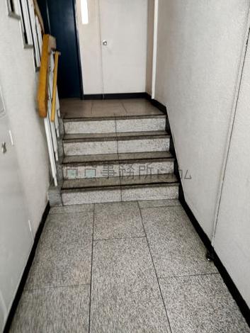 EV前に階段あり