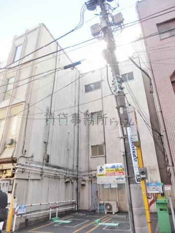側面にコインパークが常設されています