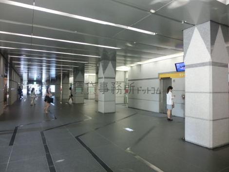 石造りのエントランスホールです
