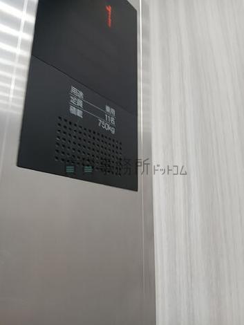 エレベーター11名乗り