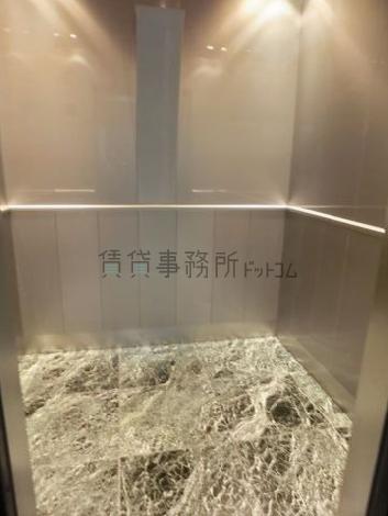 エレベーターの内部です