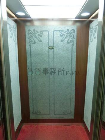 豪華なエレベーターの中です