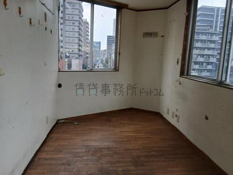 八木ビルの室内