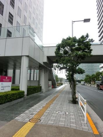 連絡通路側の通り
