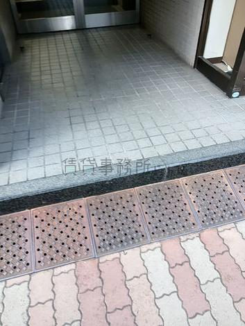 正面玄関前　段差