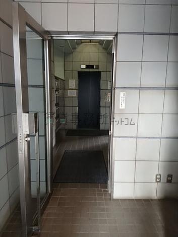 出入口付近