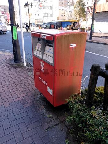 すぐ目の前ポストがあり、便利です。