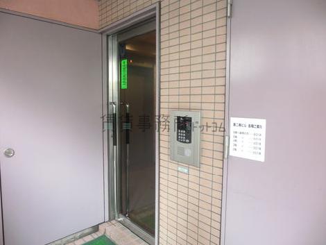 玄関ドアは1枚開きになっております