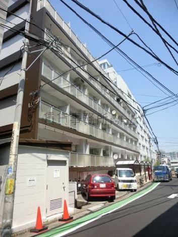 人通りの多い立地です