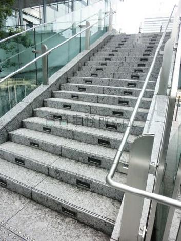 綺麗な石目で構成