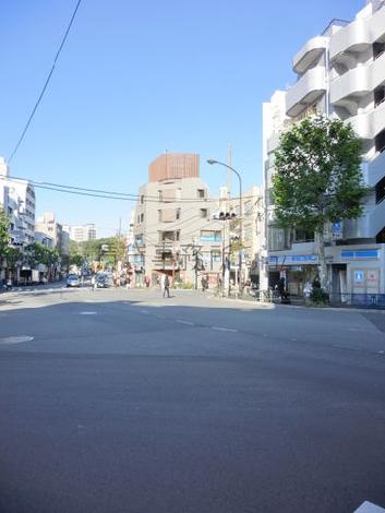 交通量の多い通りです