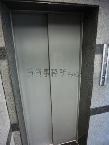 1基あるえれべーターです
