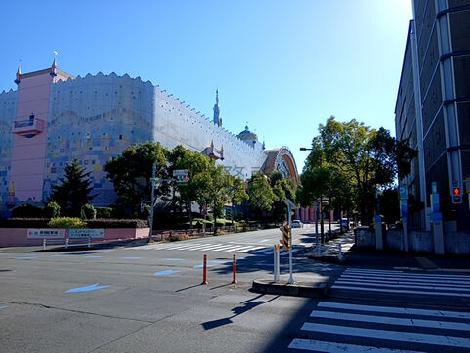 サンリオピューロランド近く