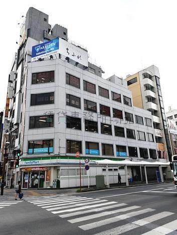 新井屋本店ビルの外観写真