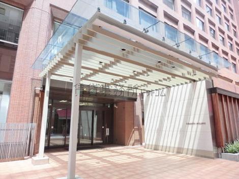 大きな庇のある造り