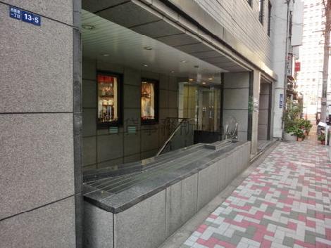 前面歩道もモザイク調に貼り替え済みです