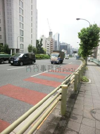 傾斜面通り沿い
