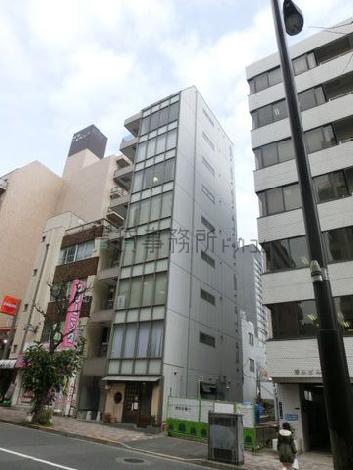 ガラス張りのお洒落なビル