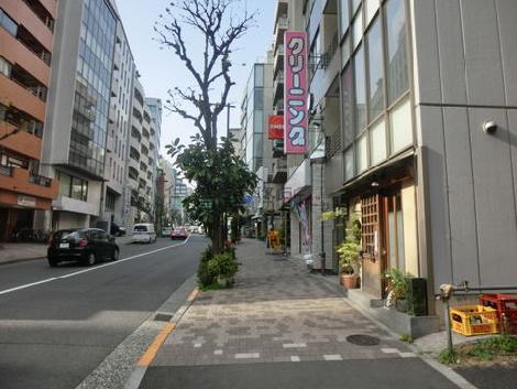 駅方面まで緩やかな坂道