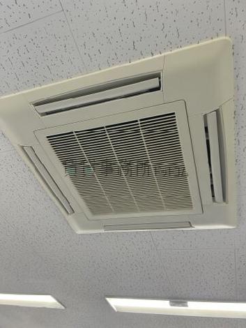 天井埋込型エアコン　3基