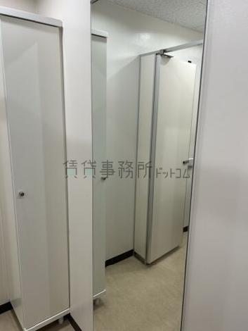 女性用トイレ　姿見付き