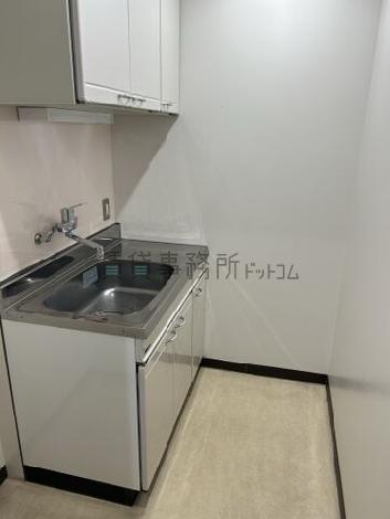 広々とした共用の給湯スペース
