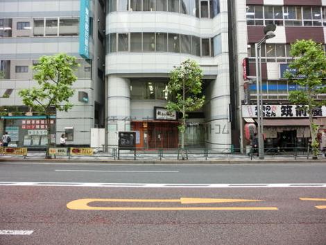 正面入り口の外観