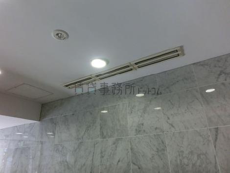 エントランスの空調設備です