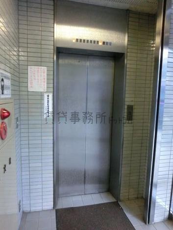 エントランスの右側にあります