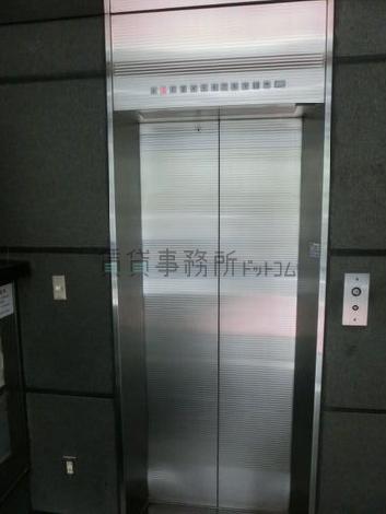 エントランス直ぐにあります