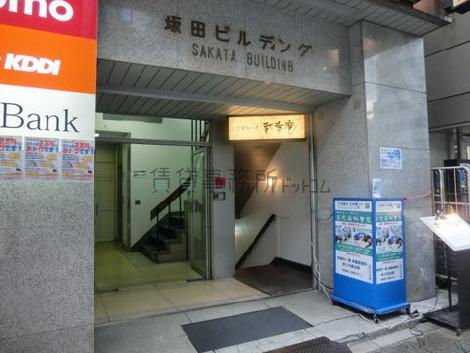 御影石張りの入口