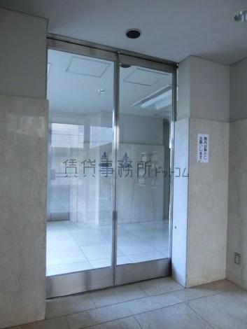 エレベーターホール前