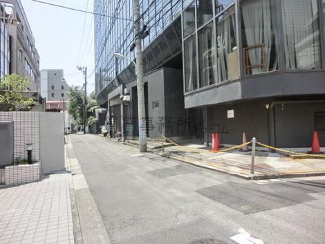 人通りはまばらです