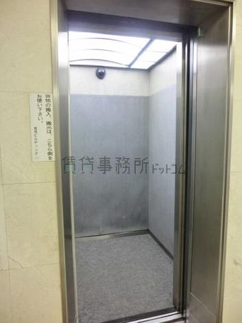 カメラ付きのカゴ内