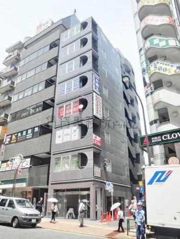 窓枠に特徴のあるデザイン
