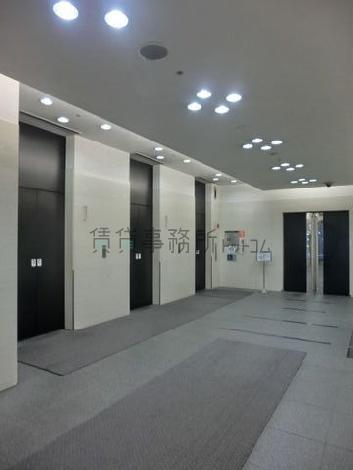 ホテルのようなエントランスホールです