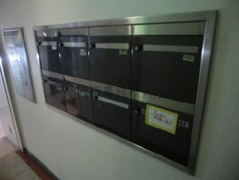 社員通用口に集合ポストがあります