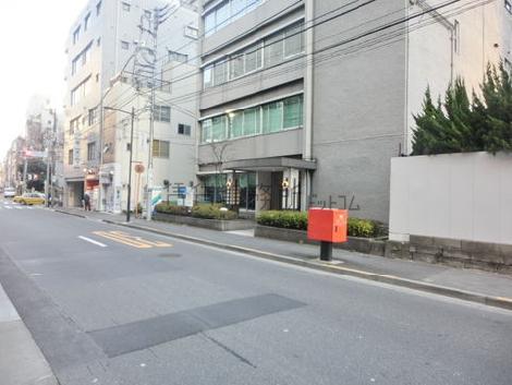 車通りの少ない全面道路です