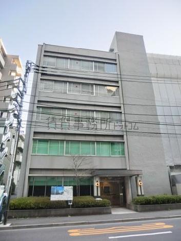 通り面は窓が多いです