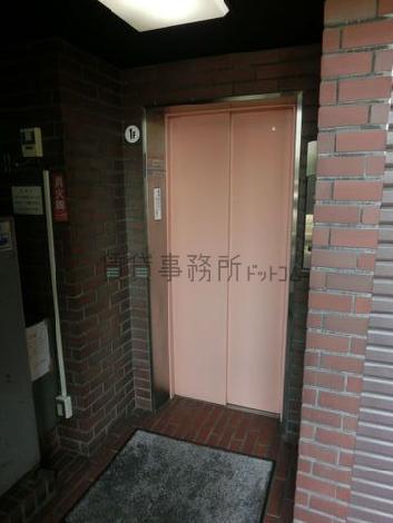 エレベーターは1基です