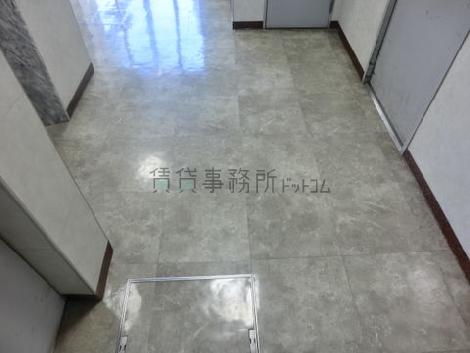 エレベーター前