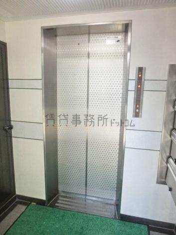 エレベーターは1基