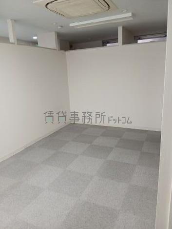 スタッフハウスビルの室内