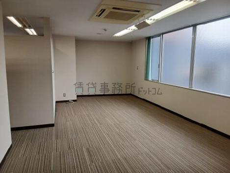 スタッフハウスビルの室内