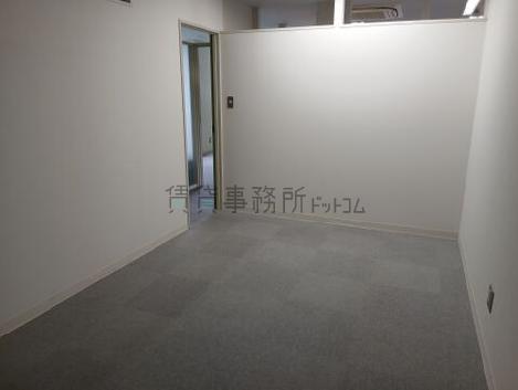 スタッフハウスビルの室内