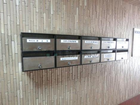 共有空間内に配されたポスト