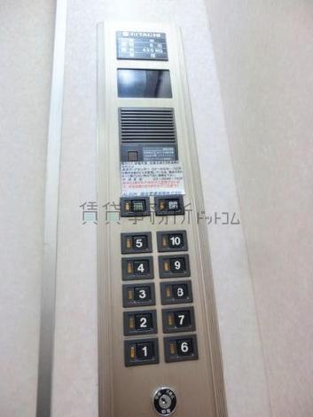 エレベーター内の操作面