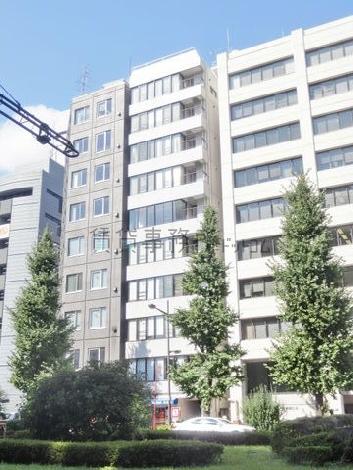 交通量の多い公道を一望出来ます