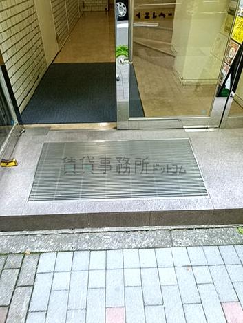 正面玄関前　段差
